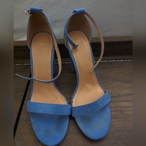 Light blue heel!